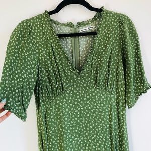 Like new, only worn once Reformation dress! Size 0 and can also fit 2.